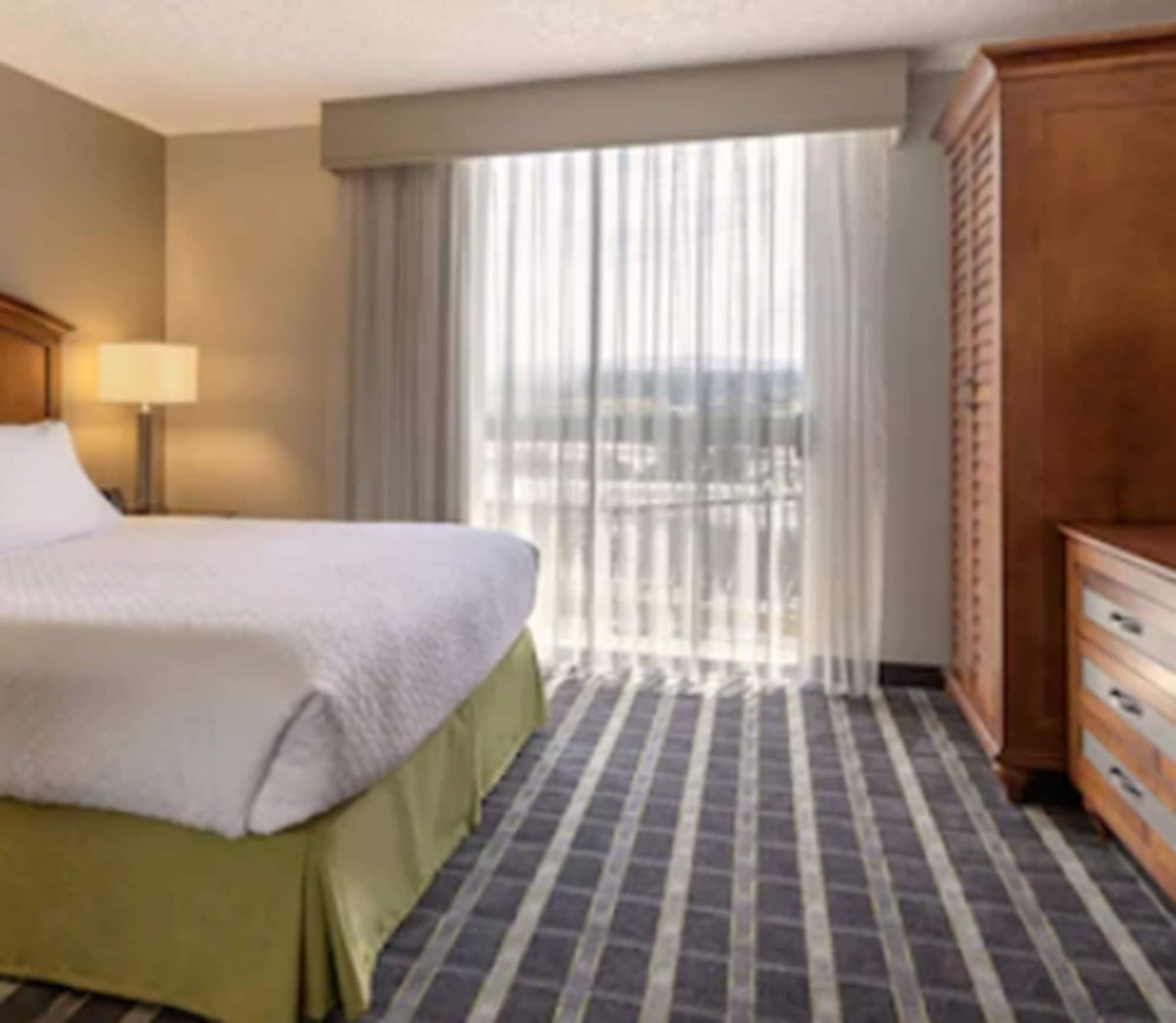 Embassy Suites San Francisco Airport - Waterfront Бърлингейм Екстериор снимка