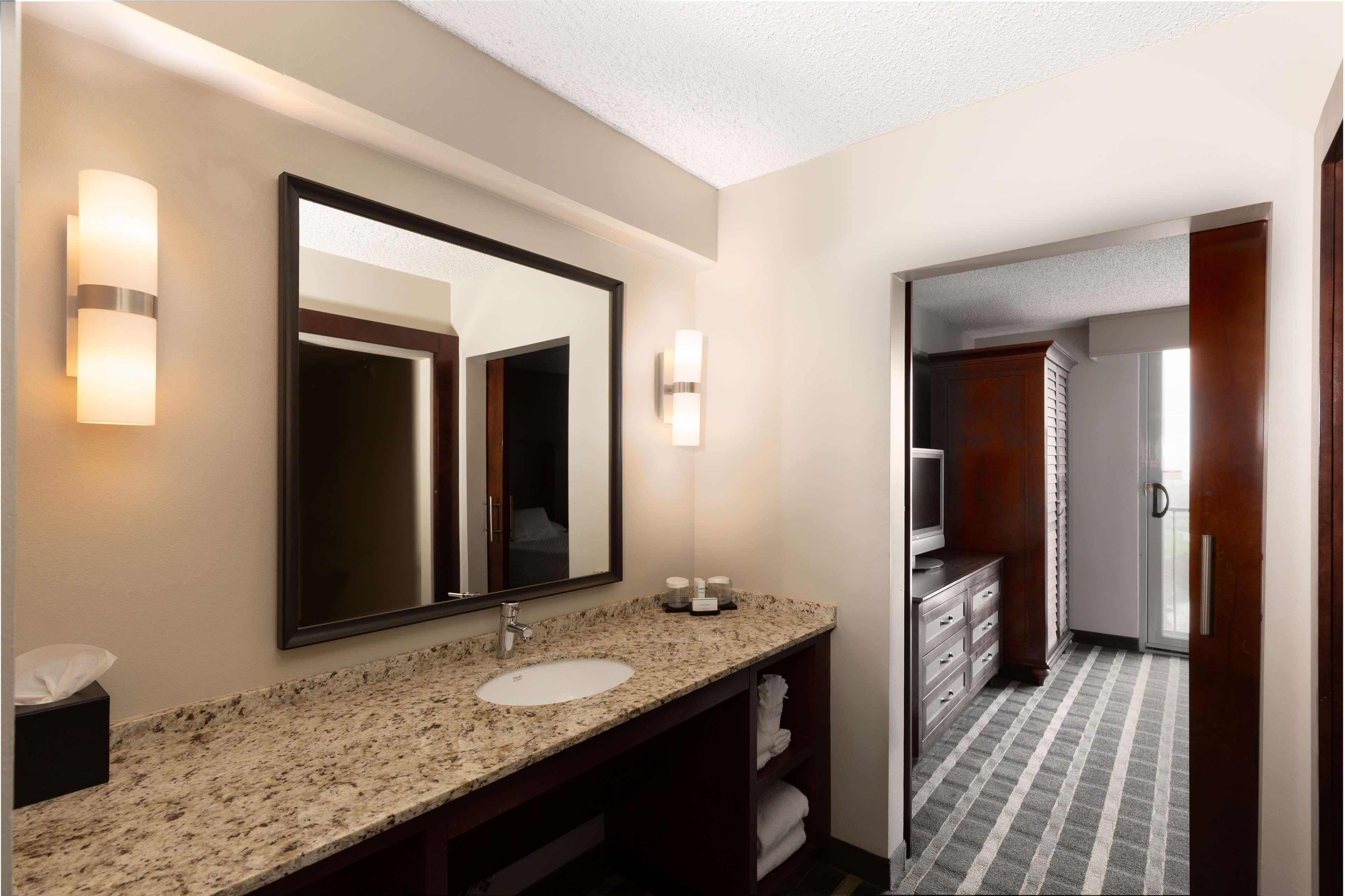 Embassy Suites San Francisco Airport - Waterfront Бърлингейм Екстериор снимка