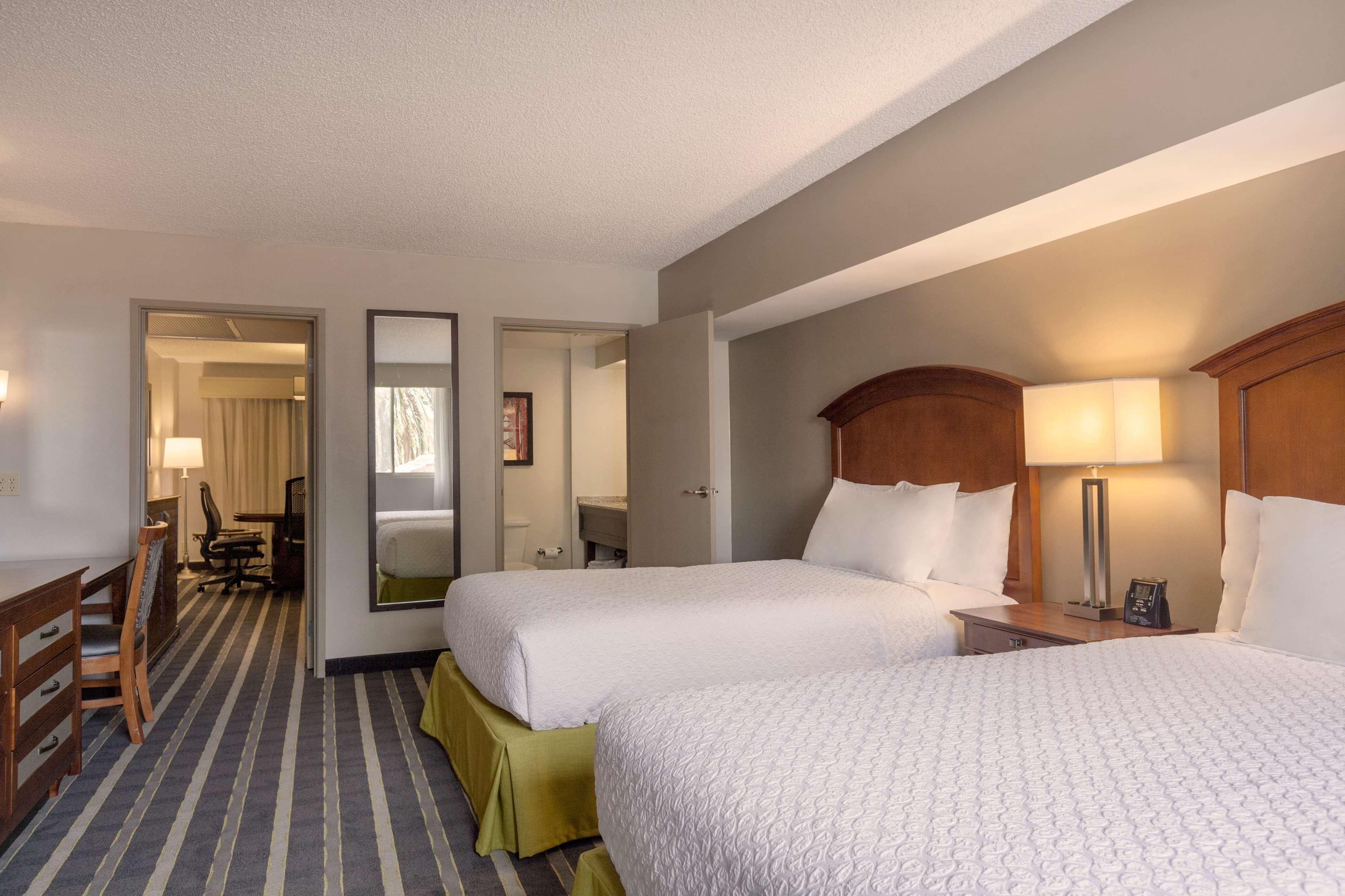 Embassy Suites San Francisco Airport - Waterfront Бърлингейм Екстериор снимка