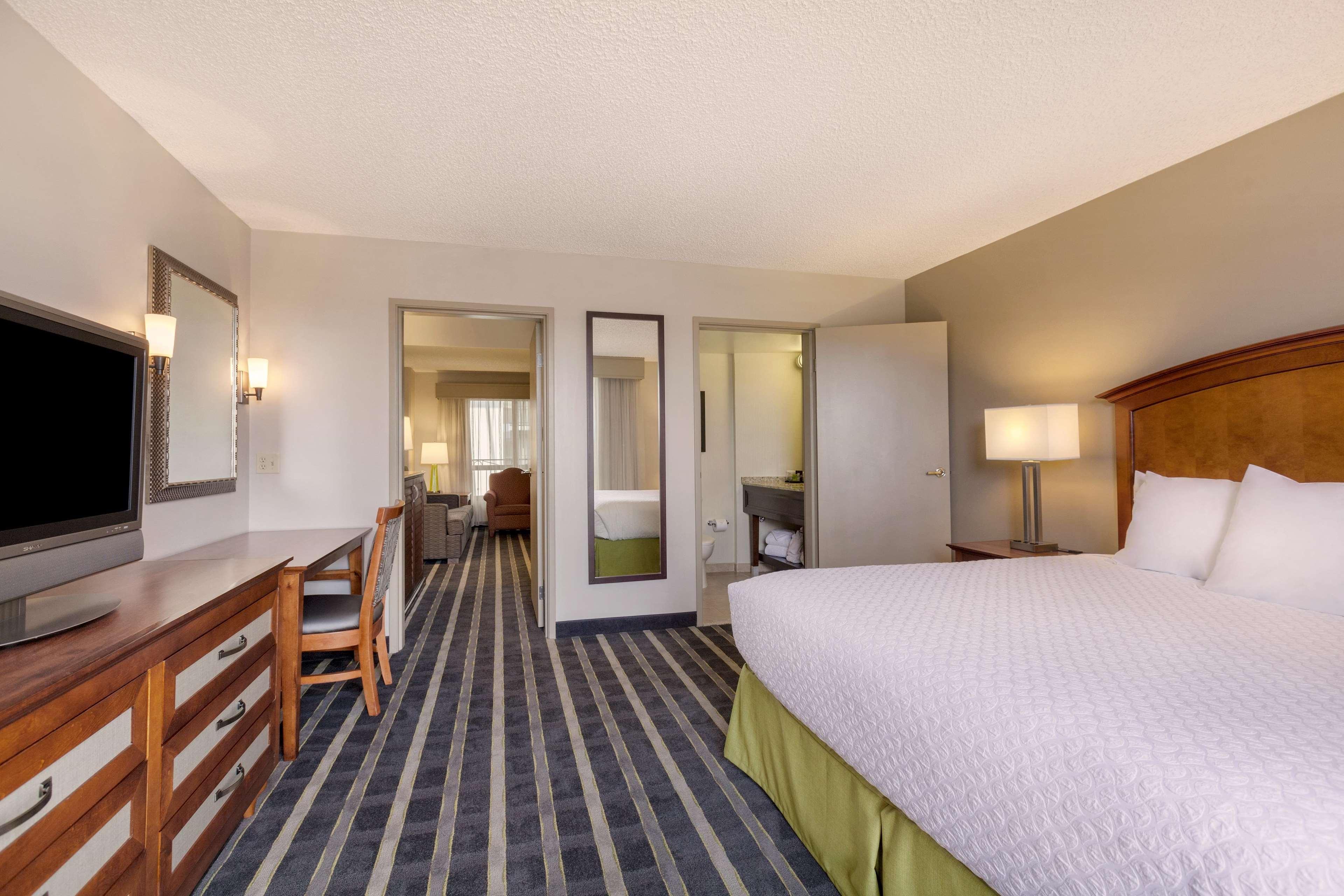 Embassy Suites San Francisco Airport - Waterfront Бърлингейм Екстериор снимка
