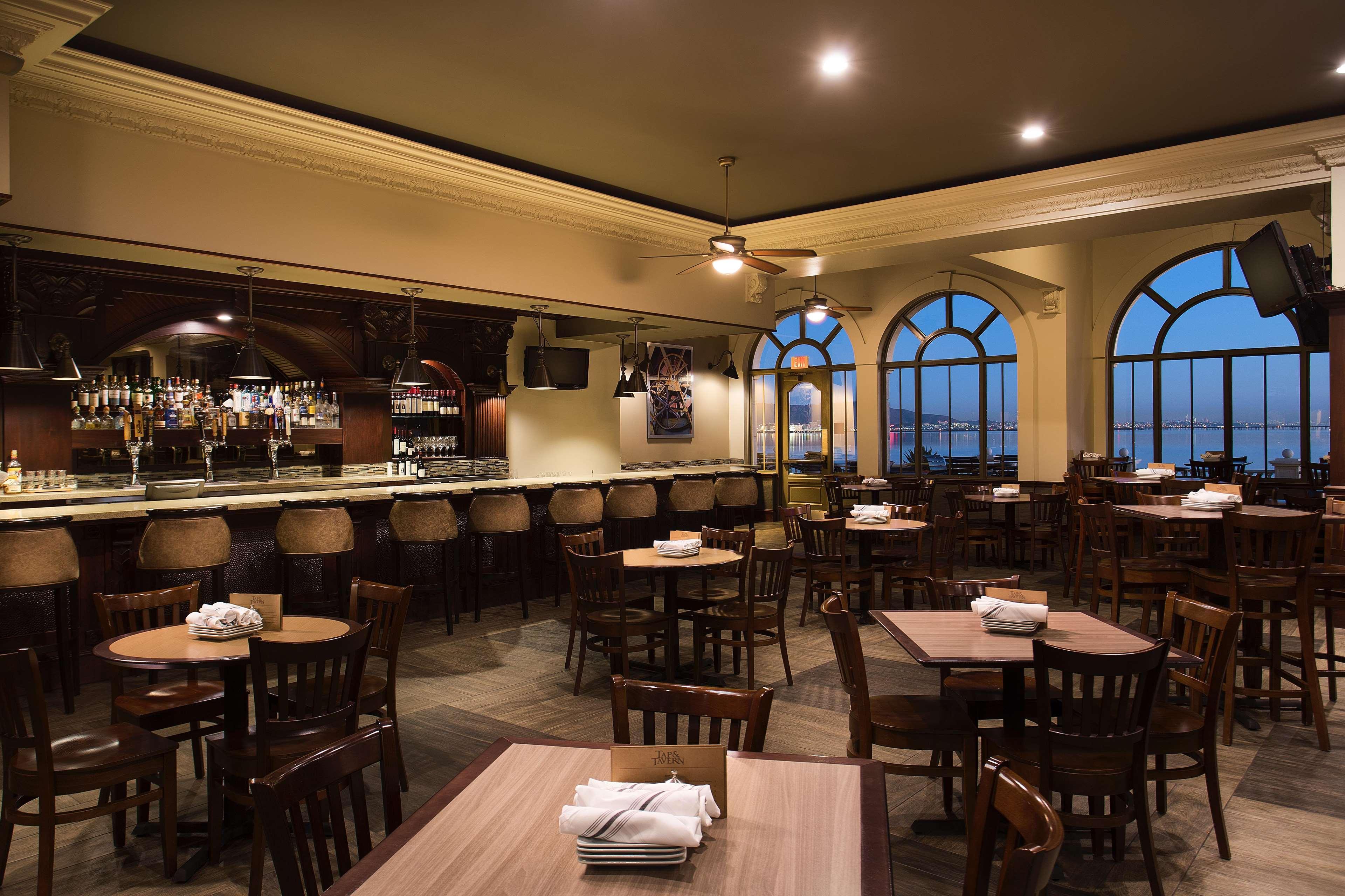 Embassy Suites San Francisco Airport - Waterfront Бърлингейм Екстериор снимка