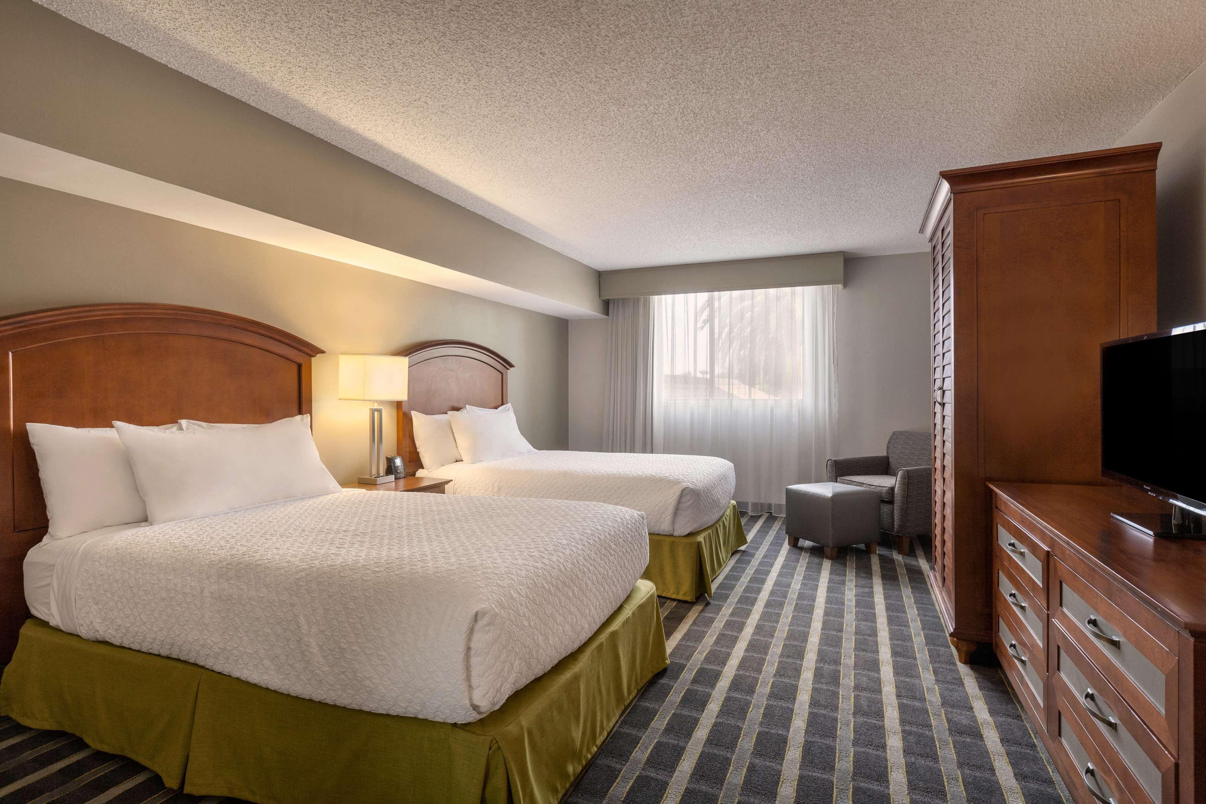 Embassy Suites San Francisco Airport - Waterfront Бърлингейм Екстериор снимка