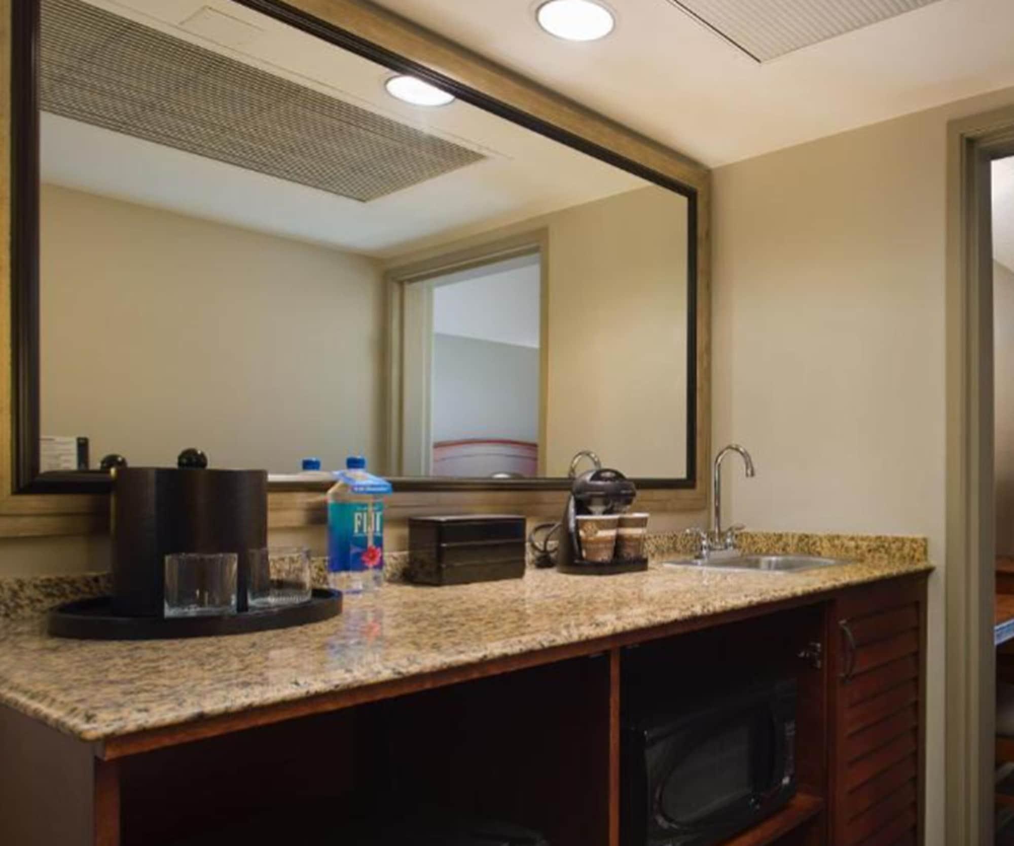 Embassy Suites San Francisco Airport - Waterfront Бърлингейм Екстериор снимка