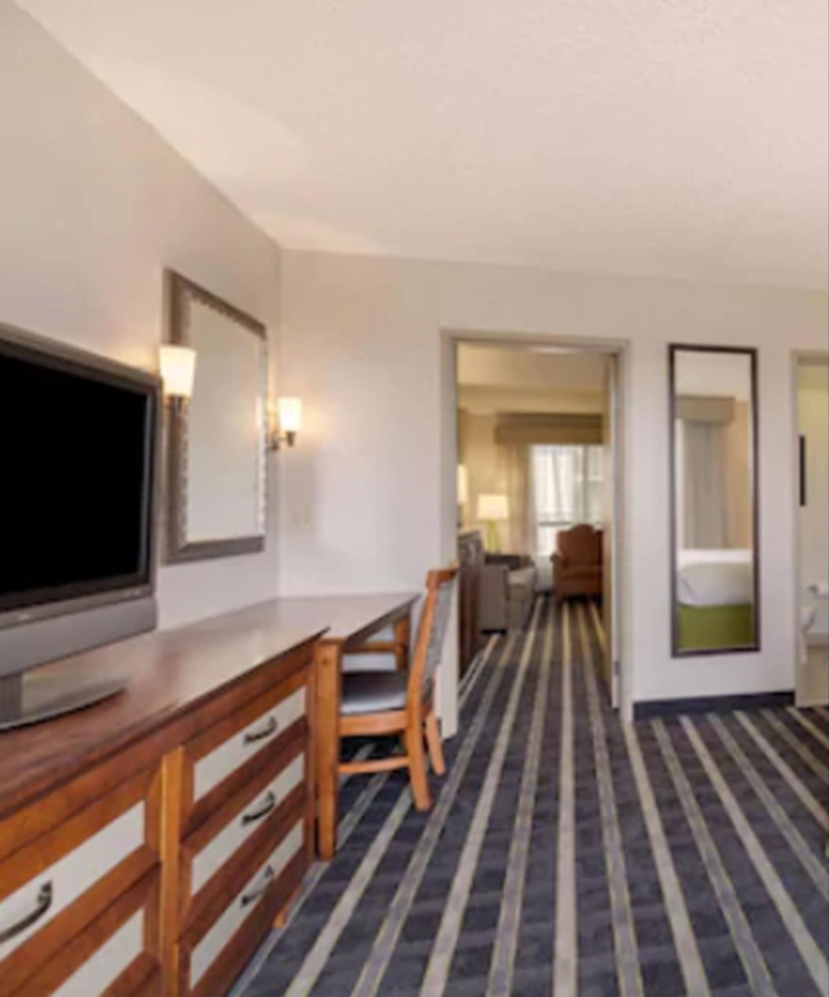 Embassy Suites San Francisco Airport - Waterfront Бърлингейм Екстериор снимка