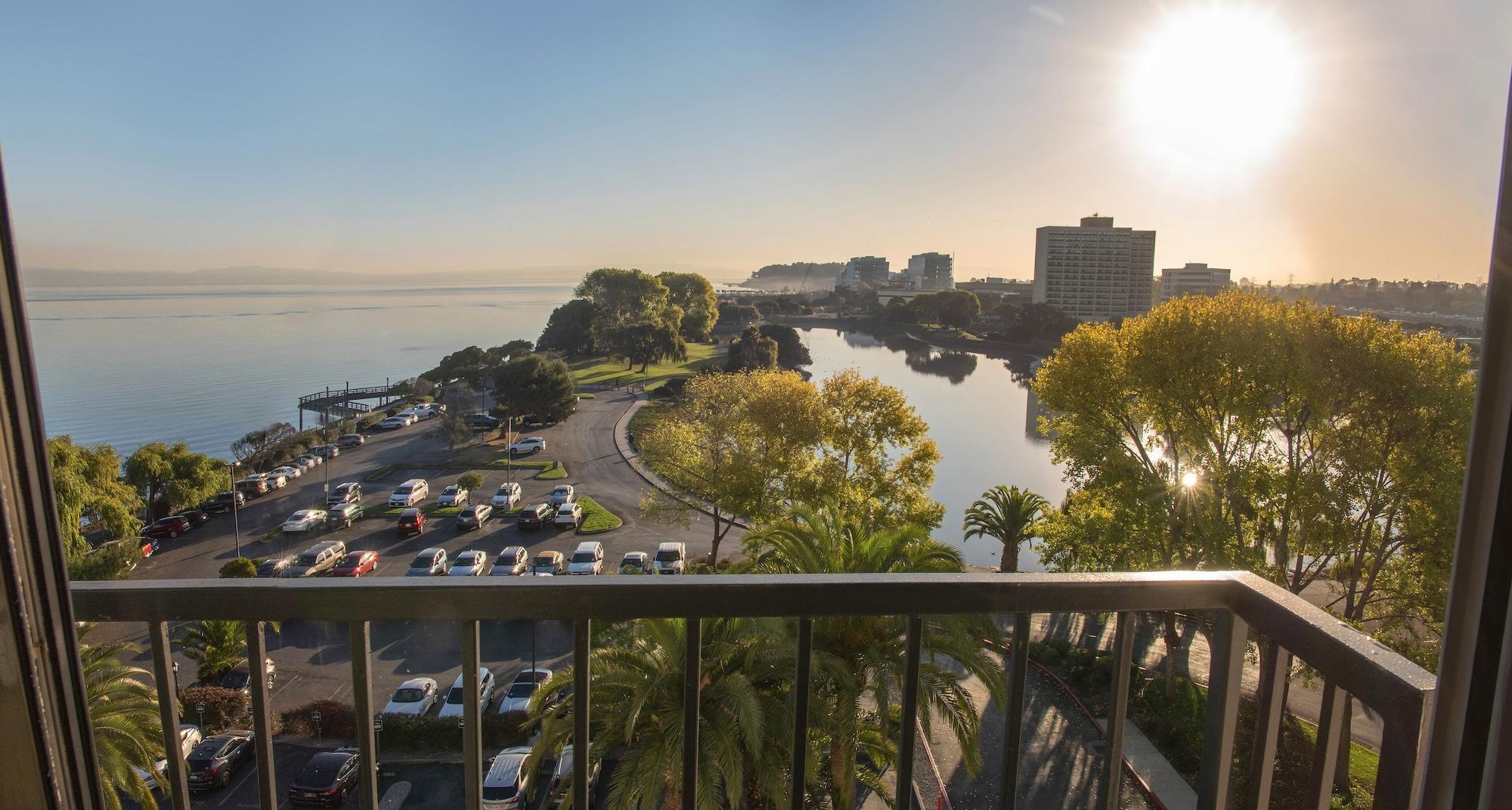 Embassy Suites San Francisco Airport - Waterfront Бърлингейм Екстериор снимка