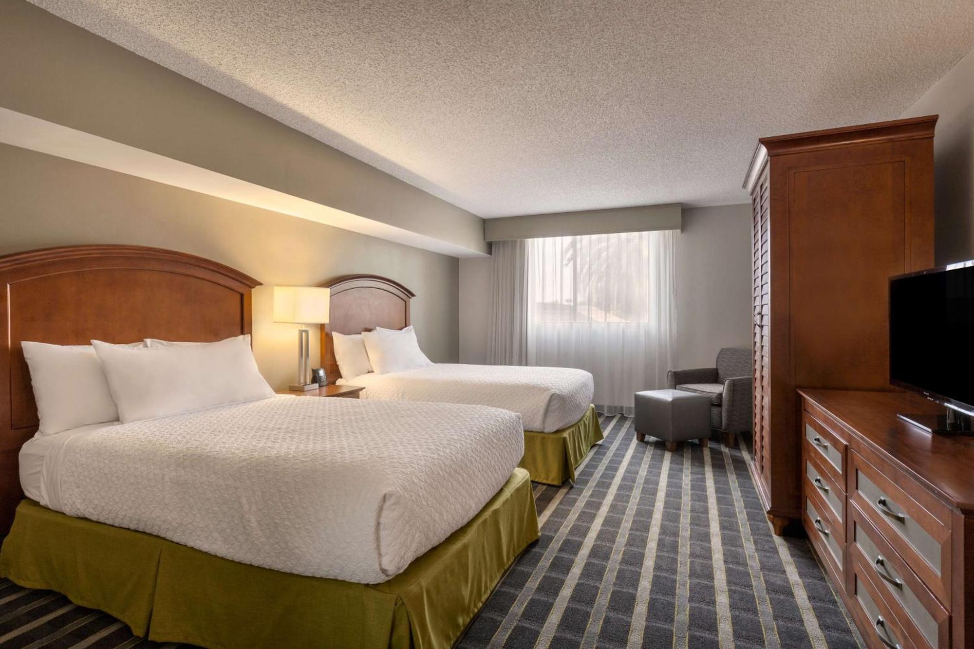 Embassy Suites San Francisco Airport - Waterfront Бърлингейм Екстериор снимка