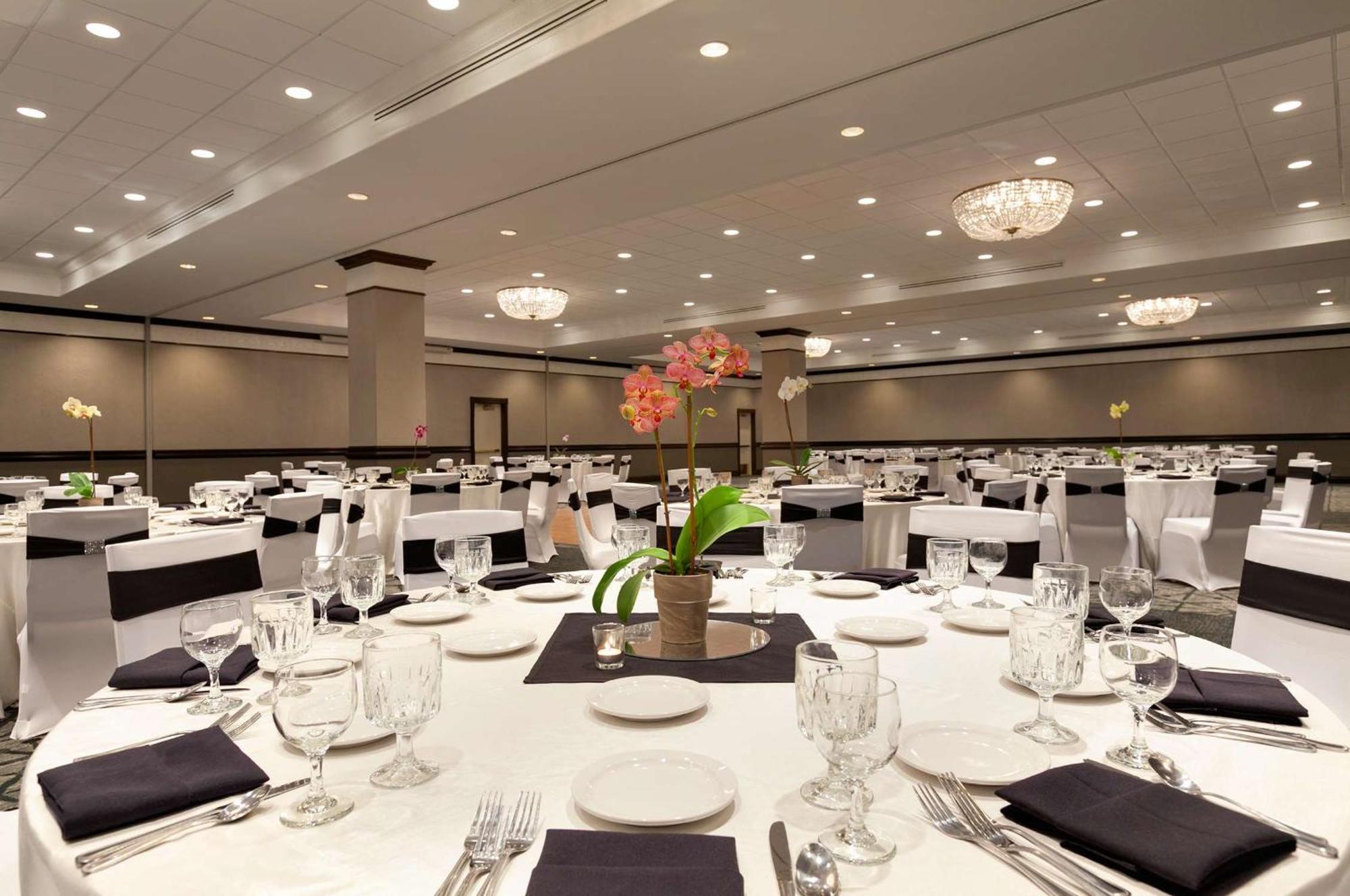 Embassy Suites San Francisco Airport - Waterfront Бърлингейм Екстериор снимка
