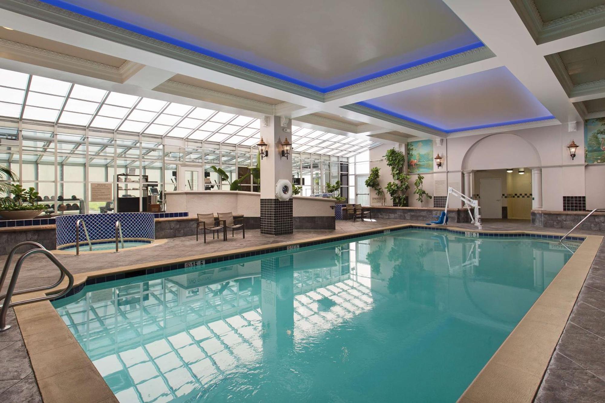 Embassy Suites San Francisco Airport - Waterfront Бърлингейм Екстериор снимка