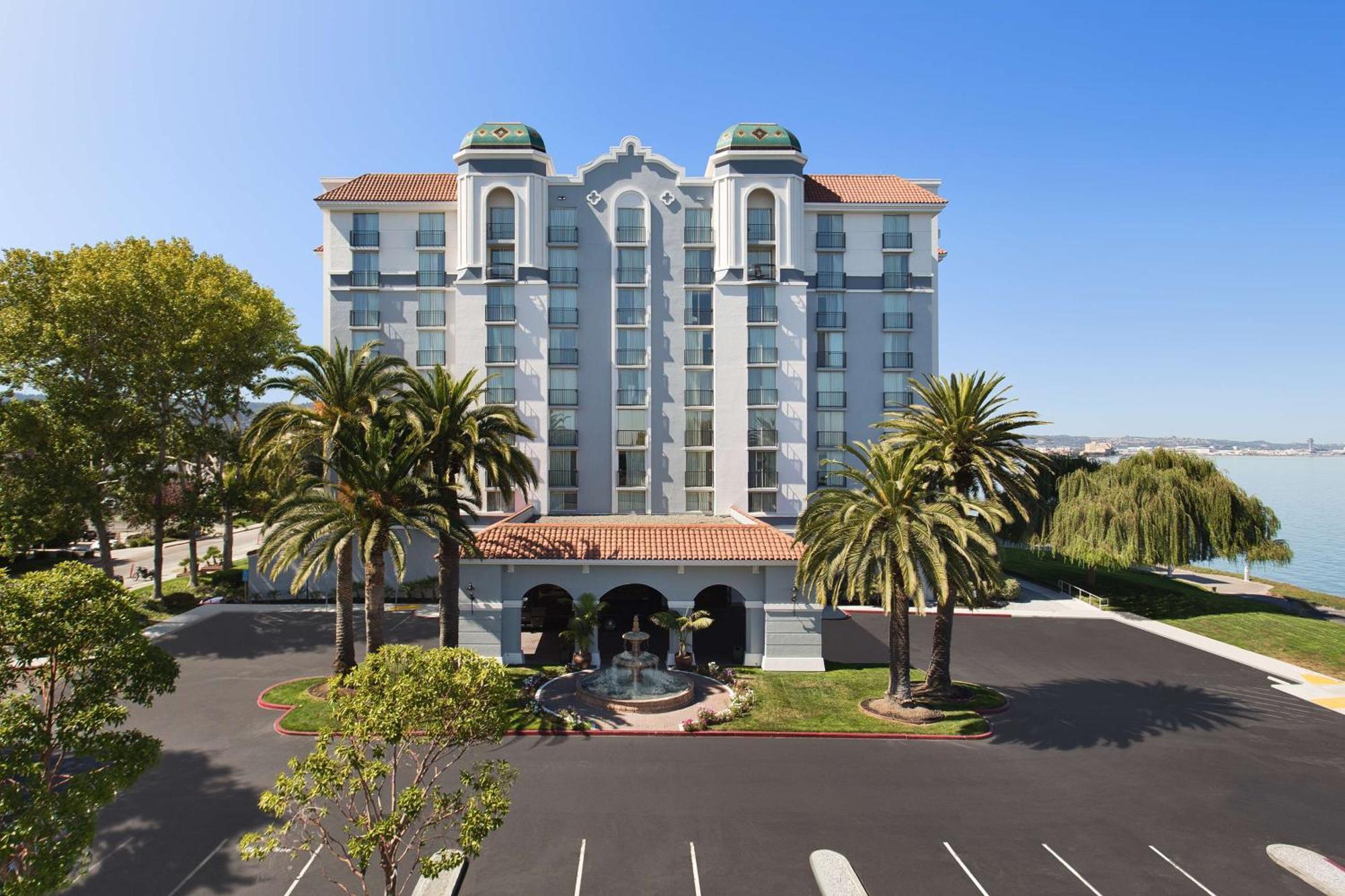 Embassy Suites San Francisco Airport - Waterfront Бърлингейм Екстериор снимка