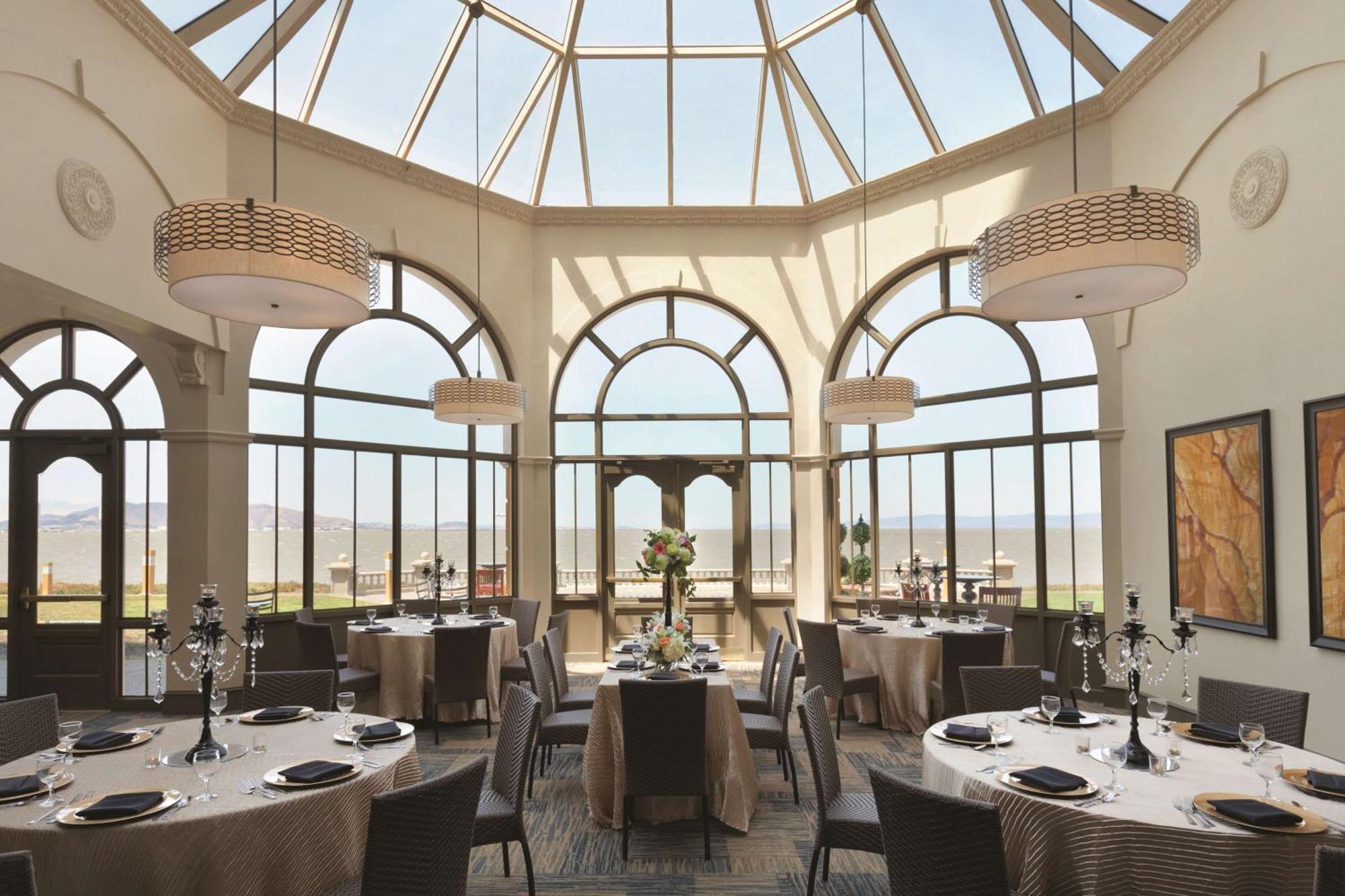 Embassy Suites San Francisco Airport - Waterfront Бърлингейм Екстериор снимка