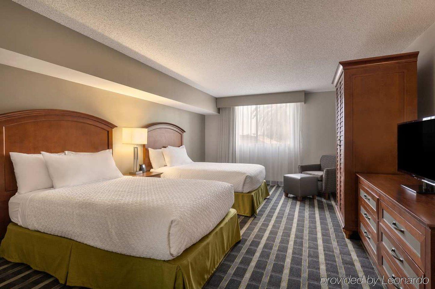 Embassy Suites San Francisco Airport - Waterfront Бърлингейм Екстериор снимка