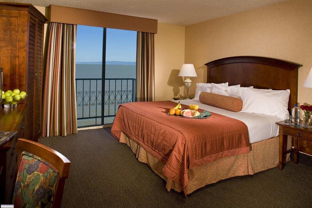 Embassy Suites San Francisco Airport - Waterfront Бърлингейм Стая снимка