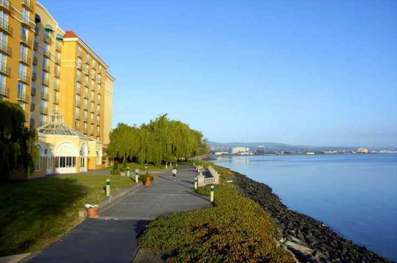 Embassy Suites San Francisco Airport - Waterfront Бърлингейм Екстериор снимка